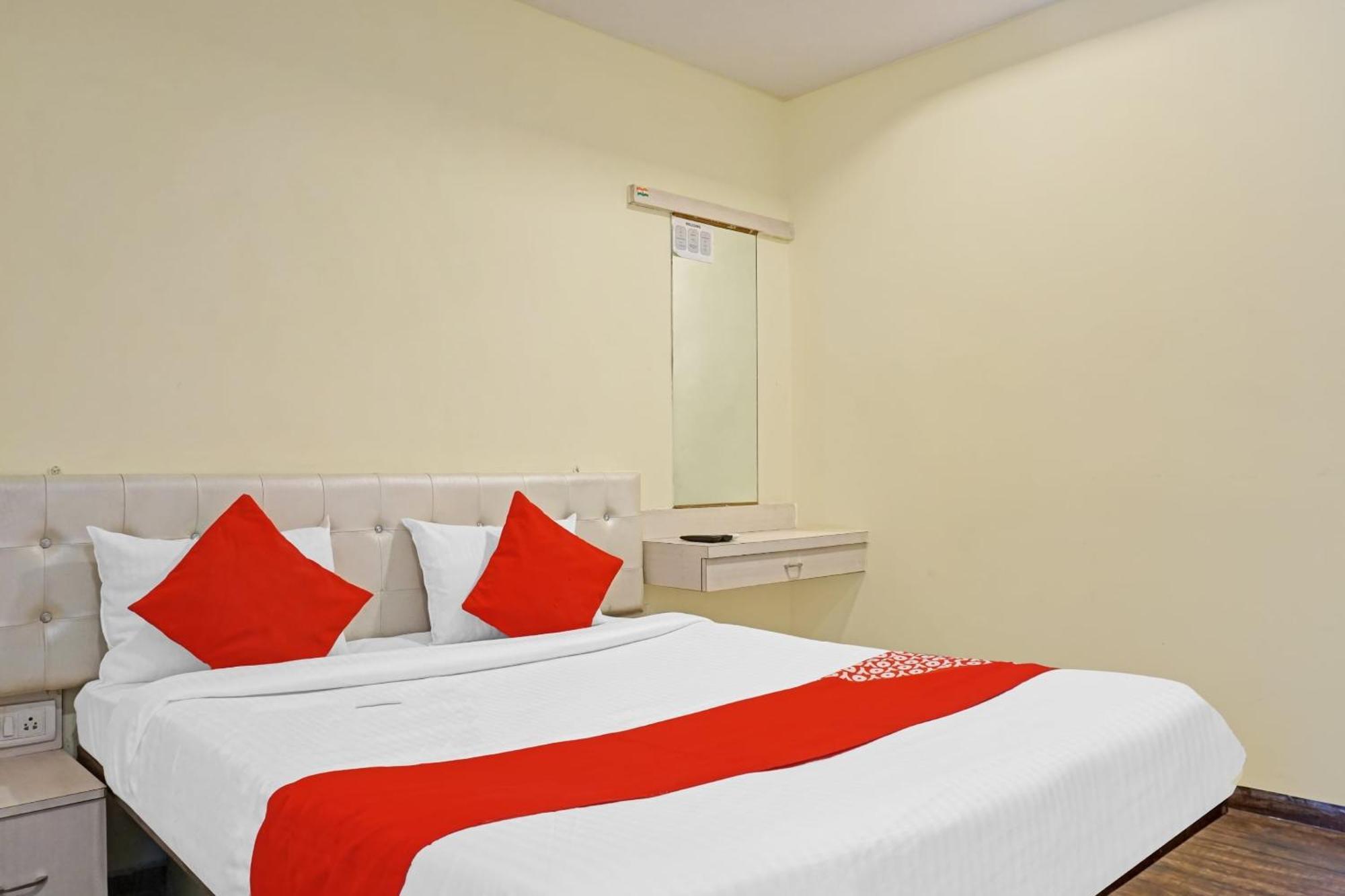 Hotel O 24K Inn Mundhwa Экстерьер фото