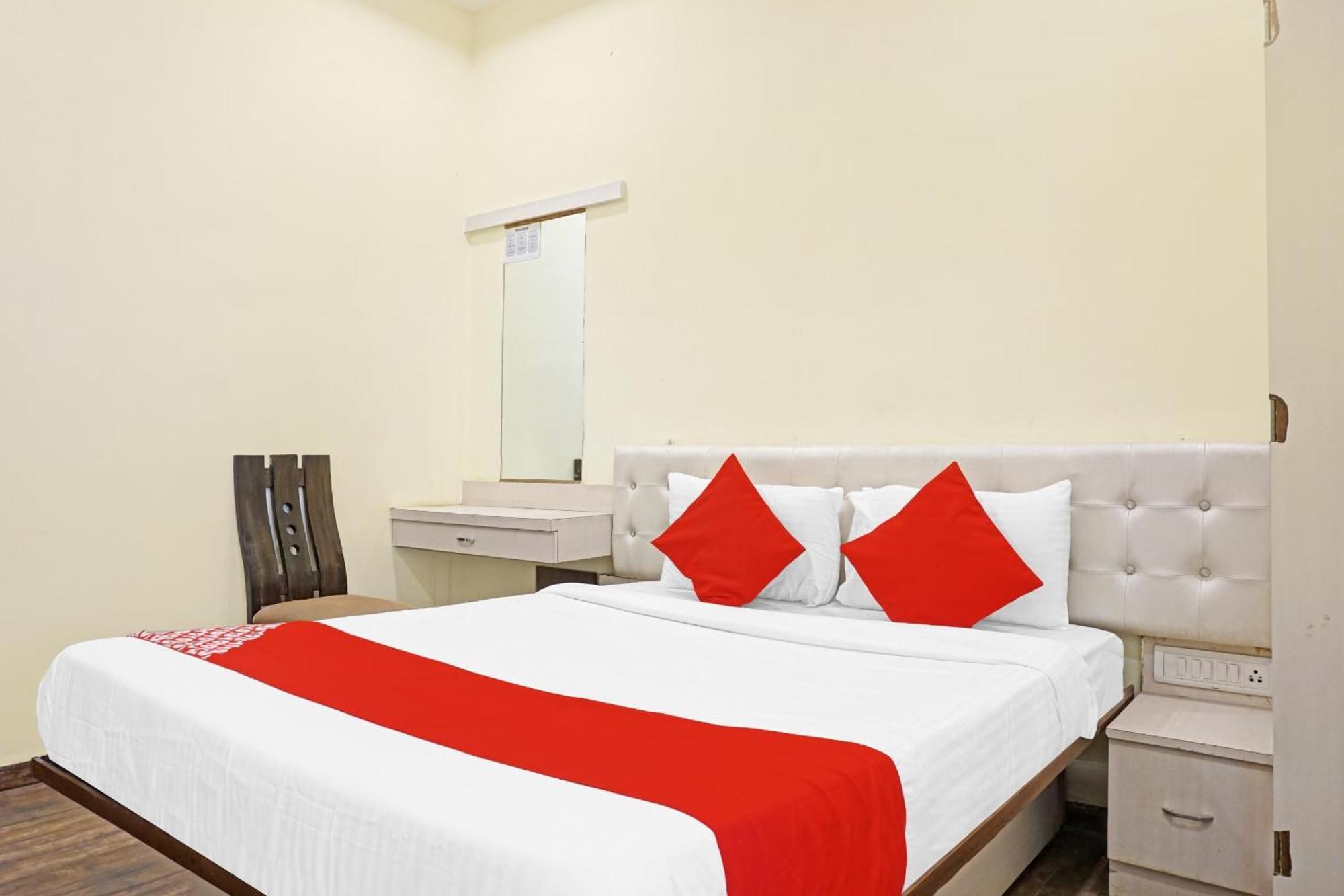 Hotel O 24K Inn Mundhwa Экстерьер фото
