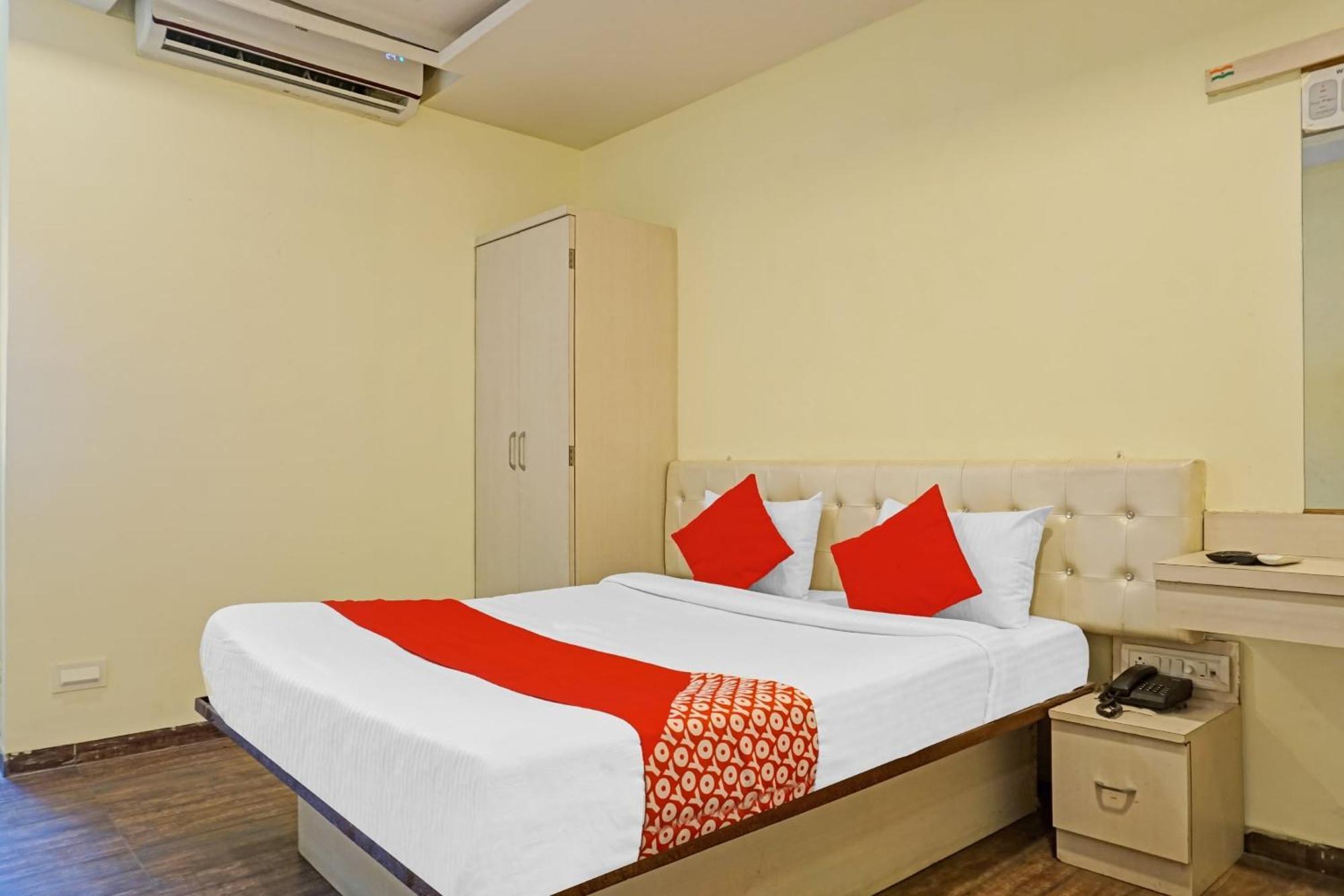 Hotel O 24K Inn Mundhwa Экстерьер фото