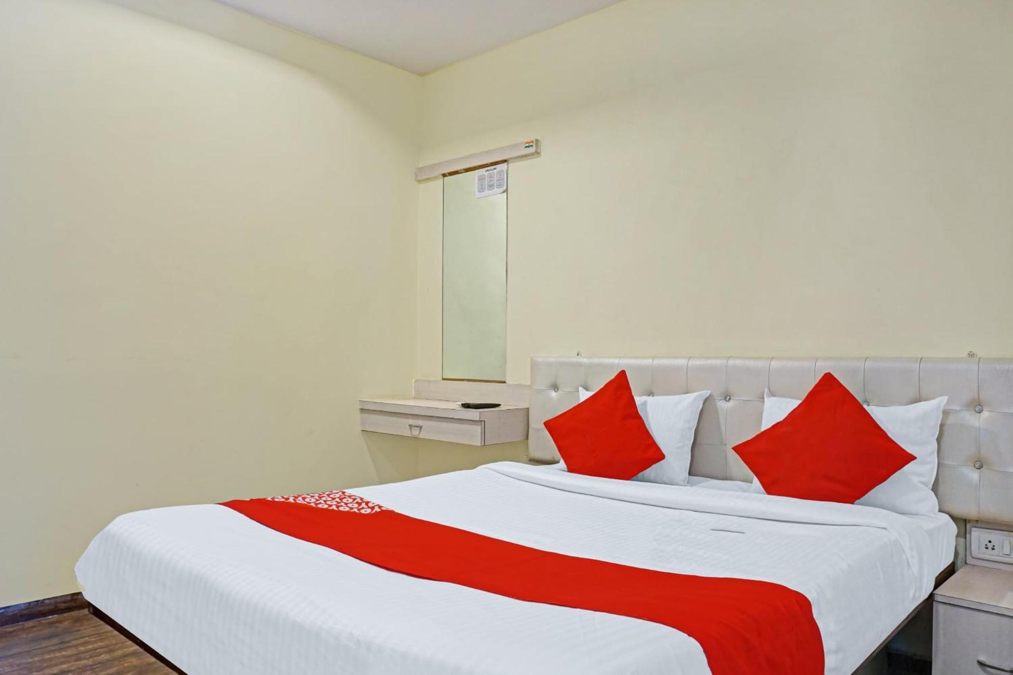 Hotel O 24K Inn Mundhwa Экстерьер фото