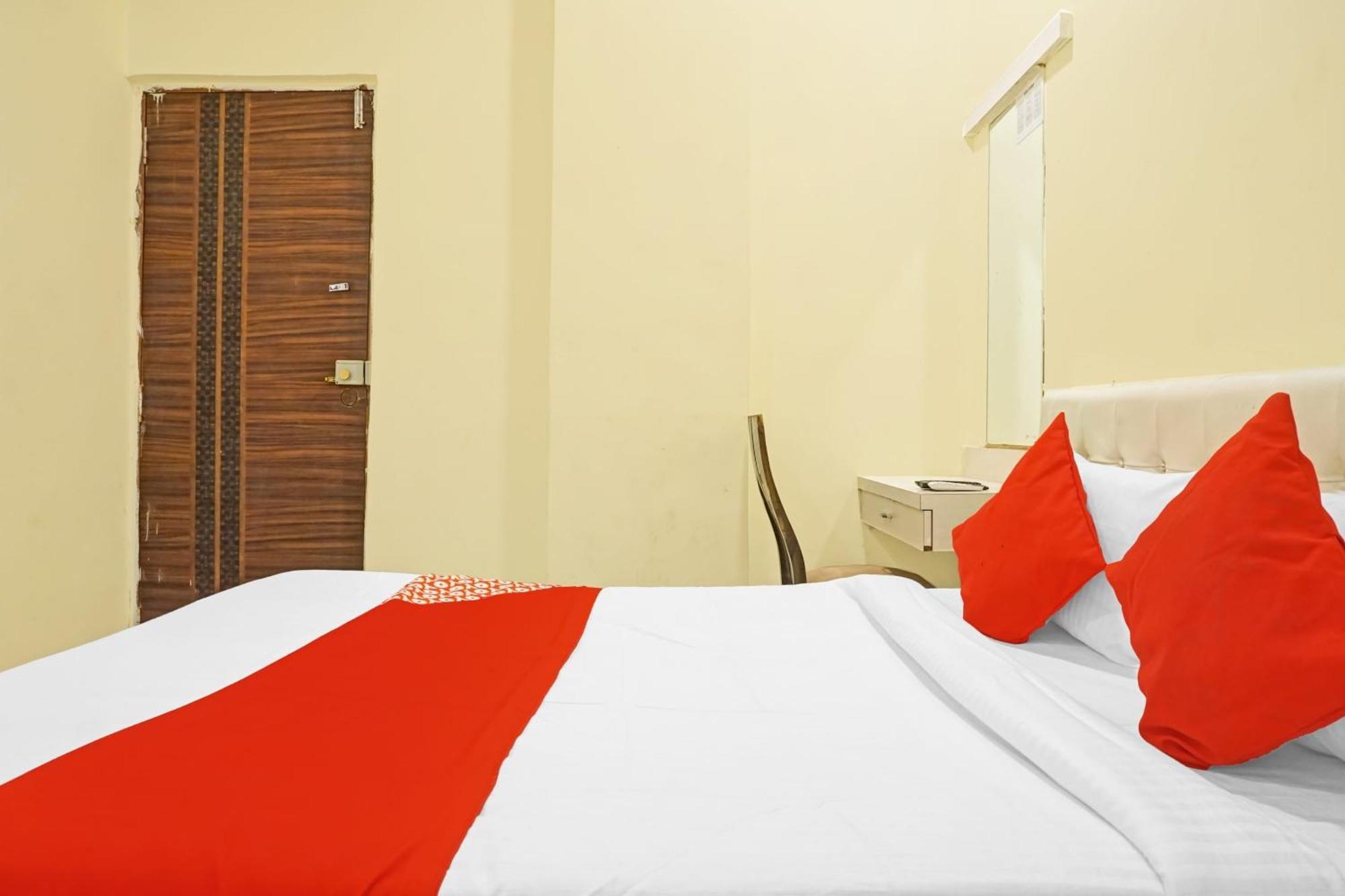 Hotel O 24K Inn Mundhwa Экстерьер фото