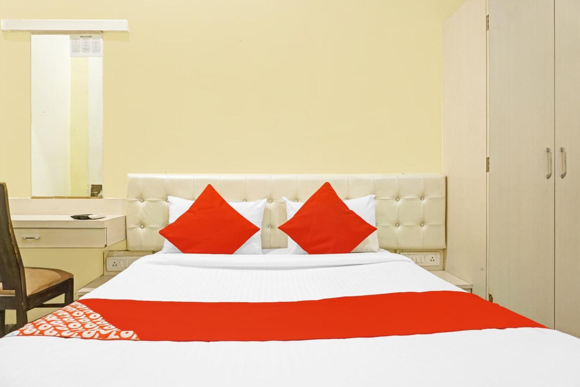 Hotel O 24K Inn Mundhwa Экстерьер фото